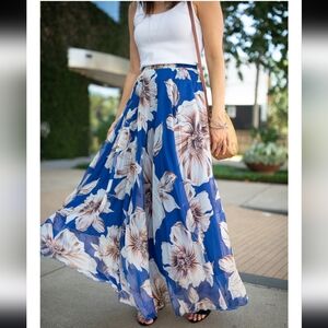 NWT Chicwish Maxi skirt. Size L